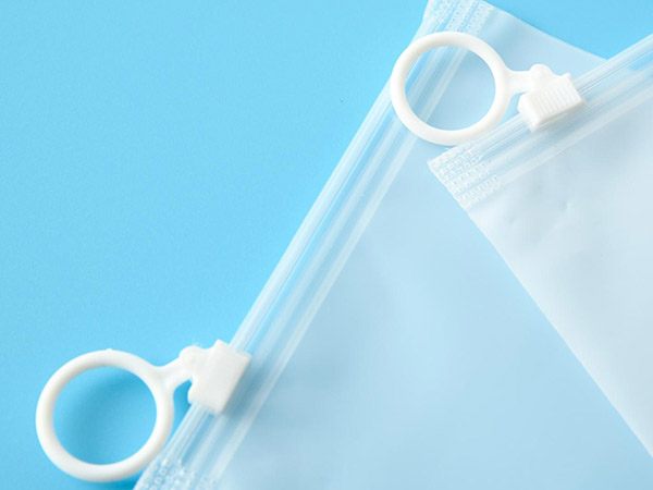 cpe磨砂拉链贴骨袋...